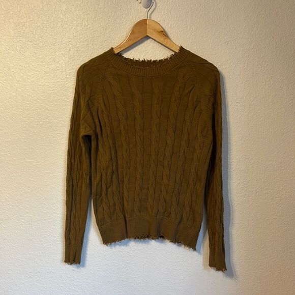 Evereve Distressed Cable Knit Sweater Medium - Picture 1 of 6